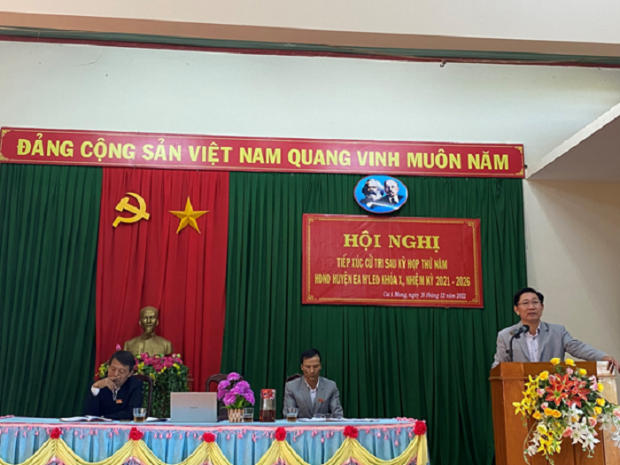 To dai bieu HDND huyen tiep xuc cu tri xa Ea Tir va Cu A Mung 2